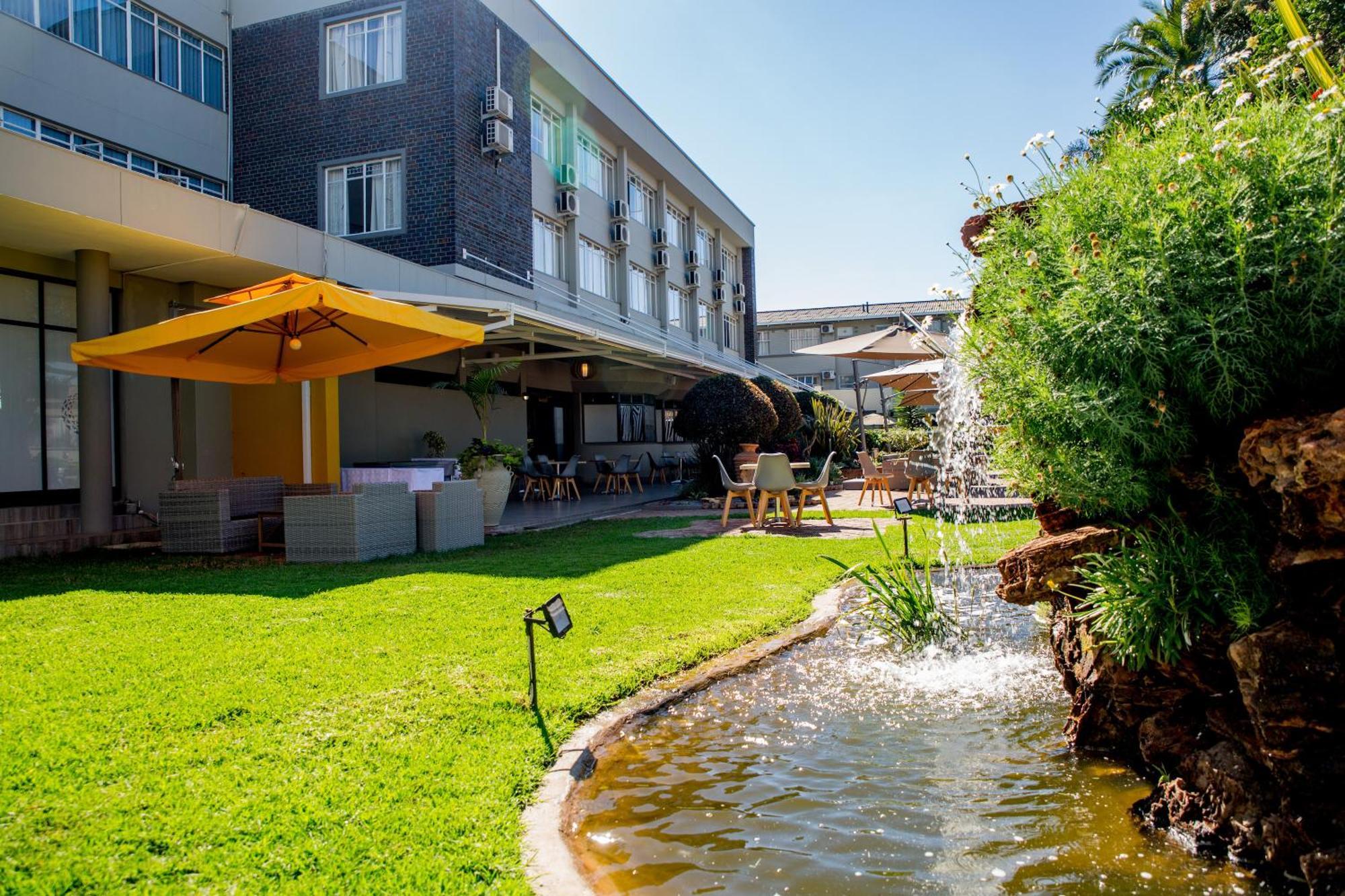 Cresta Oasis Hotel Harare Eksteriør bilde