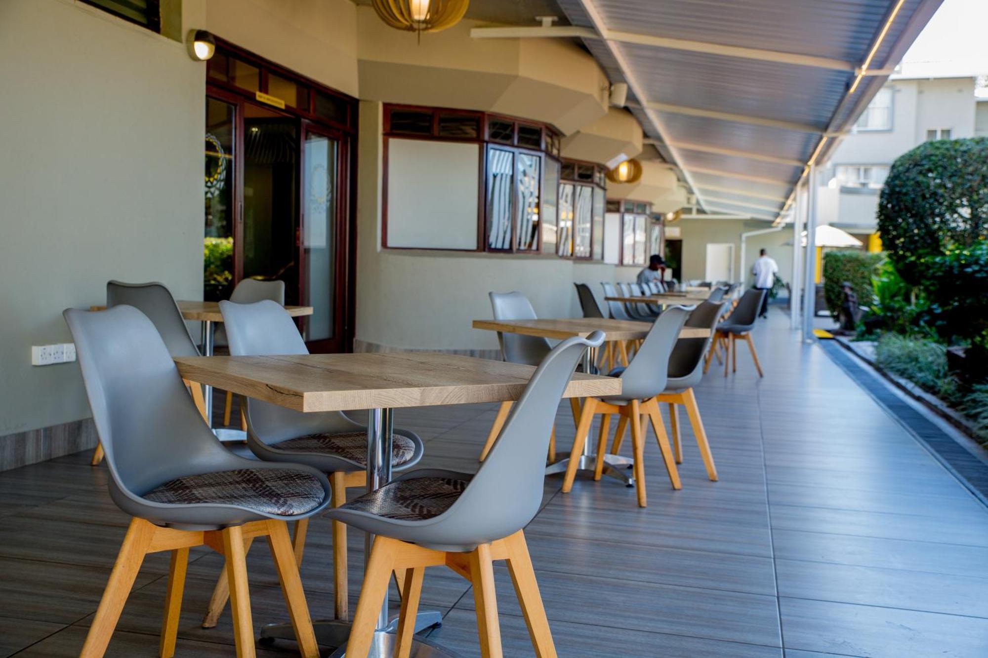 Cresta Oasis Hotel Harare Eksteriør bilde