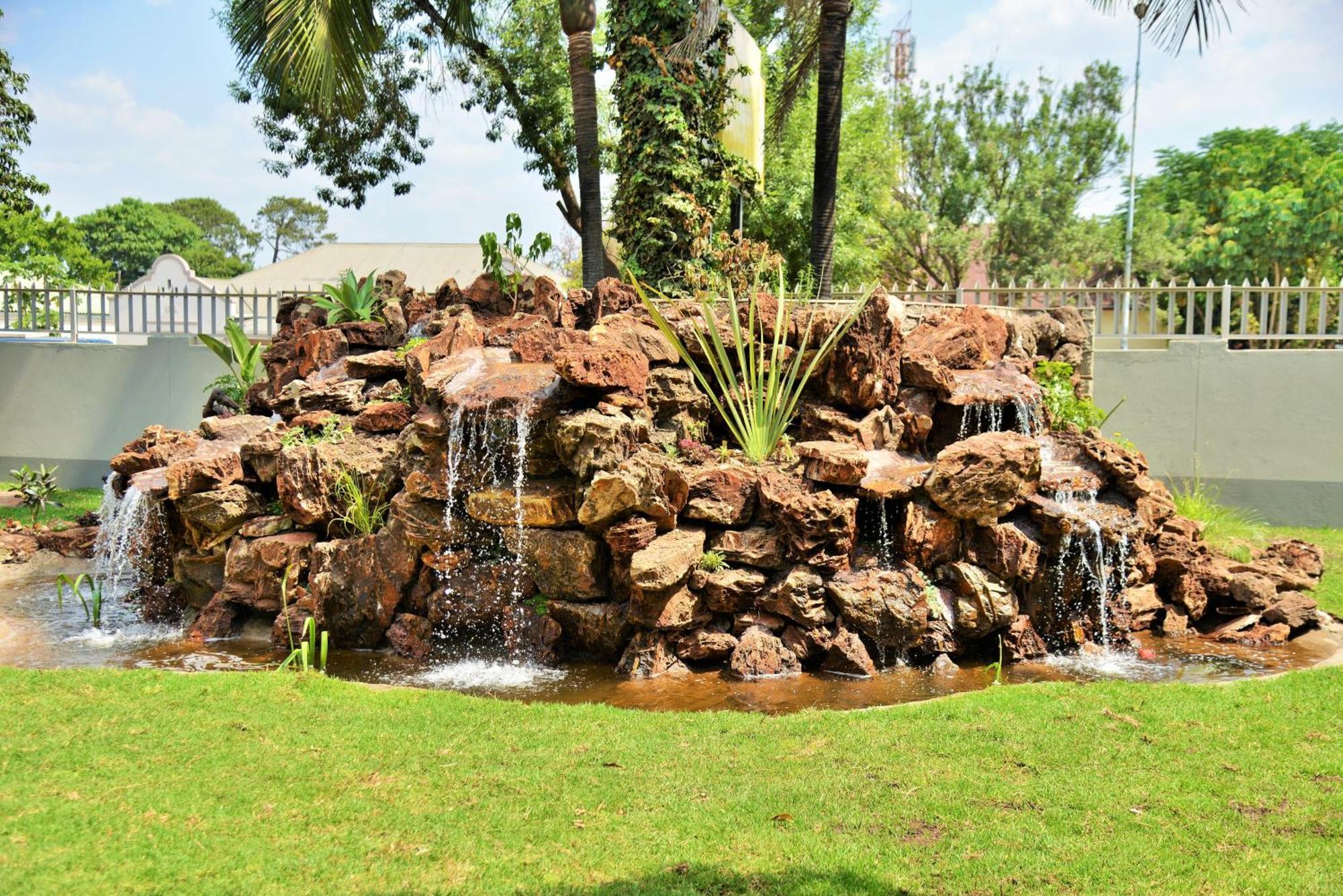 Cresta Oasis Hotel Harare Eksteriør bilde