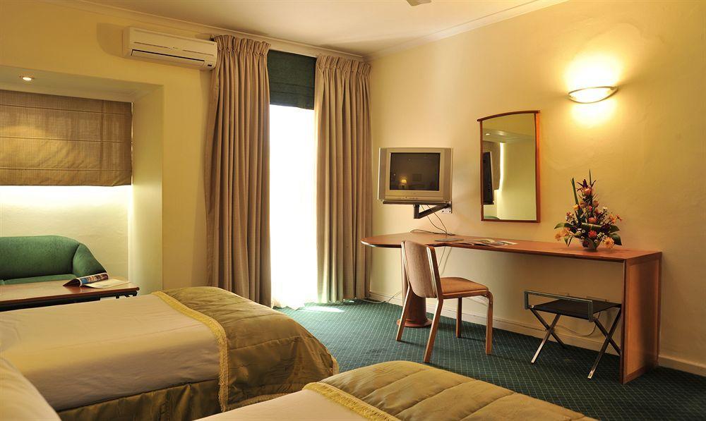 Cresta Oasis Hotel Harare Eksteriør bilde